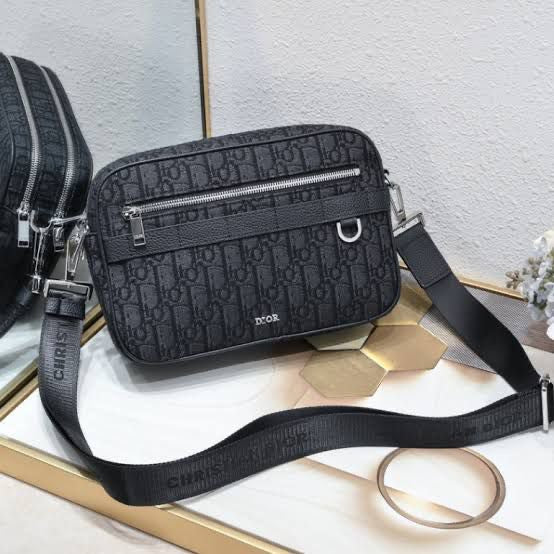 cd mens famous sidebag