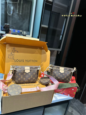 Louis vuitton pochlete bag